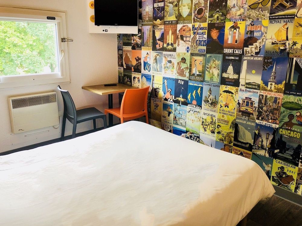 Room (Tandem)