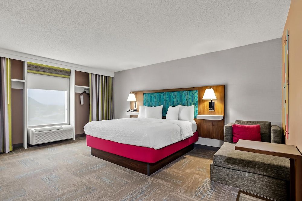 One King Bed, Large Room Nonsmoking
