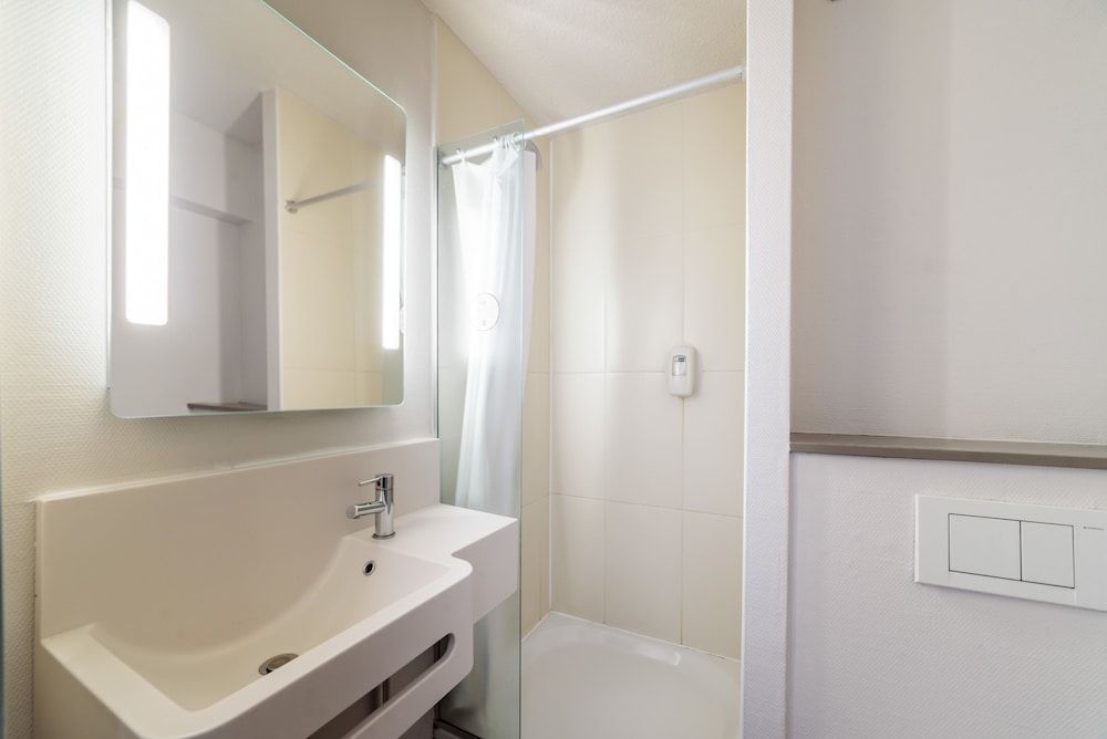 B&B HOTEL Belfort Quadruple Room 3