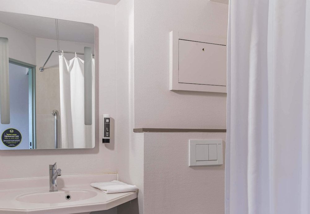 B&B HOTEL Belfort Double Room, Accessible, Non Smoking 5