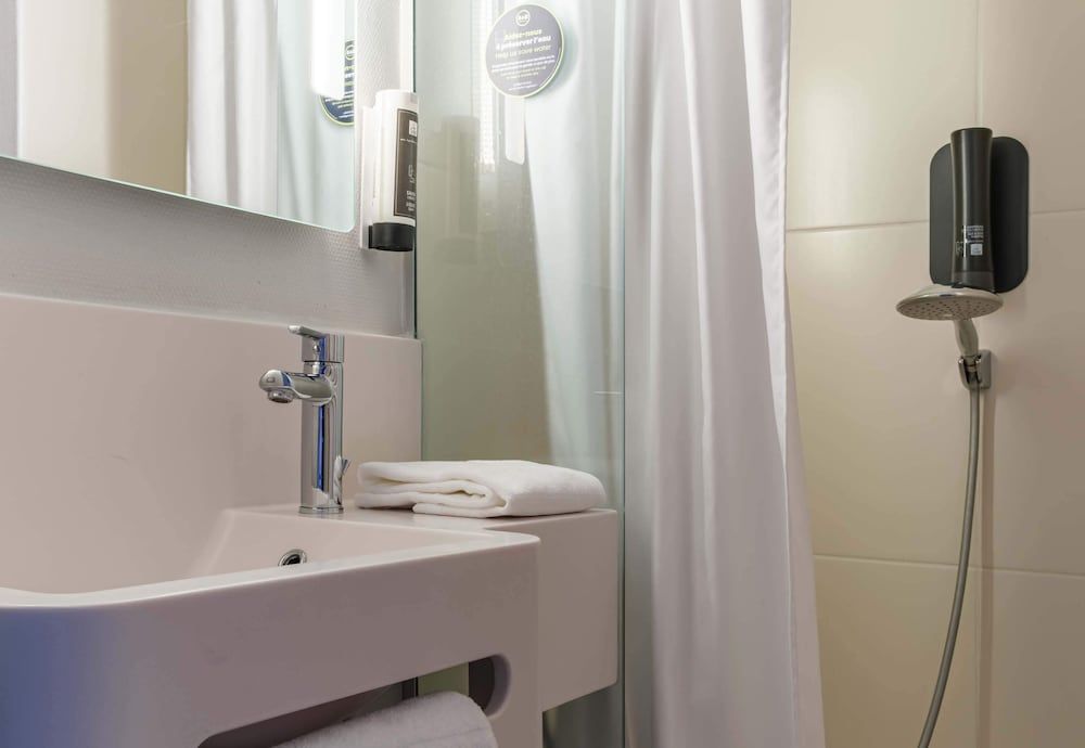 B&B HOTEL Belfort Quadruple Room 4