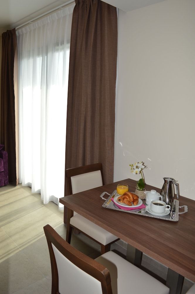 Room Service - Dining