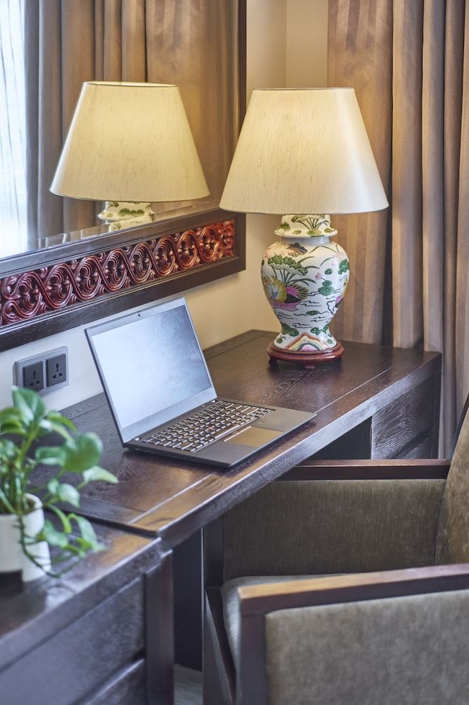 Village Hotel Albert Court by Far East Hospitality Superior Room 18