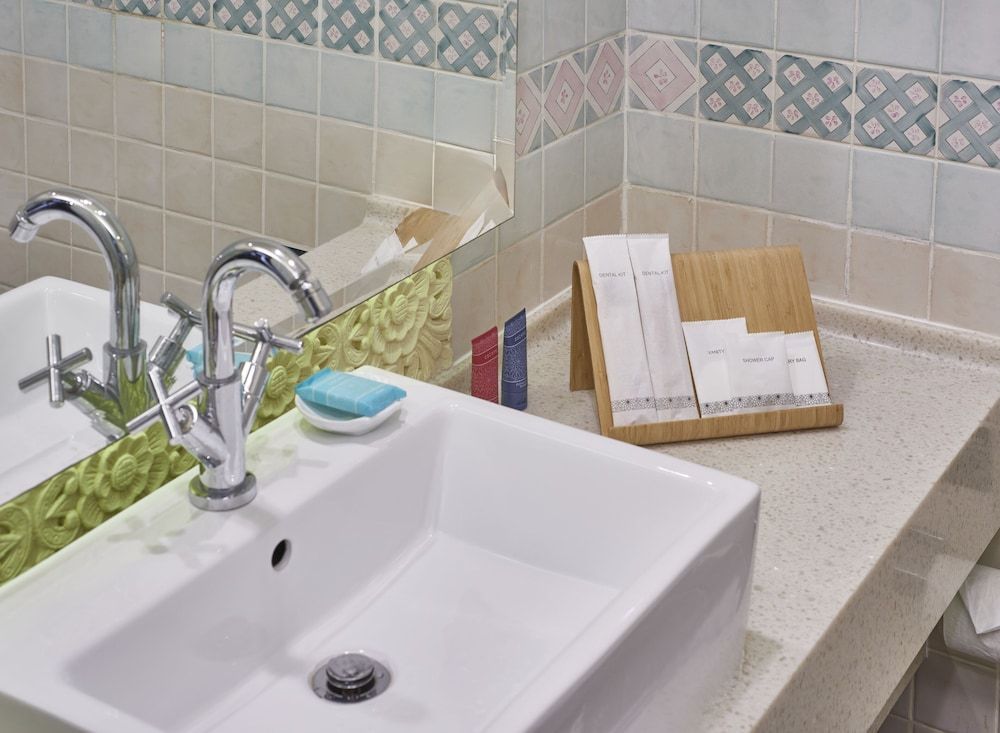 Village Hotel Albert Court by Far East Hospitality Superior Room 14