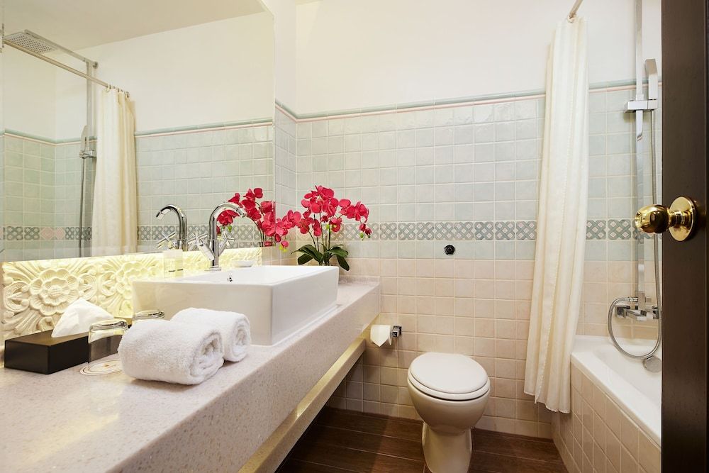 Village Hotel Albert Court by Far East Hospitality Superior Room 9