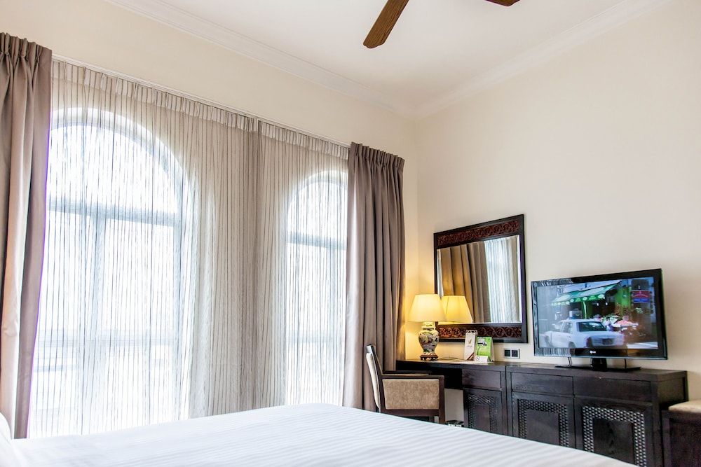 Village Hotel Albert Court by Far East Hospitality Superior Room 5