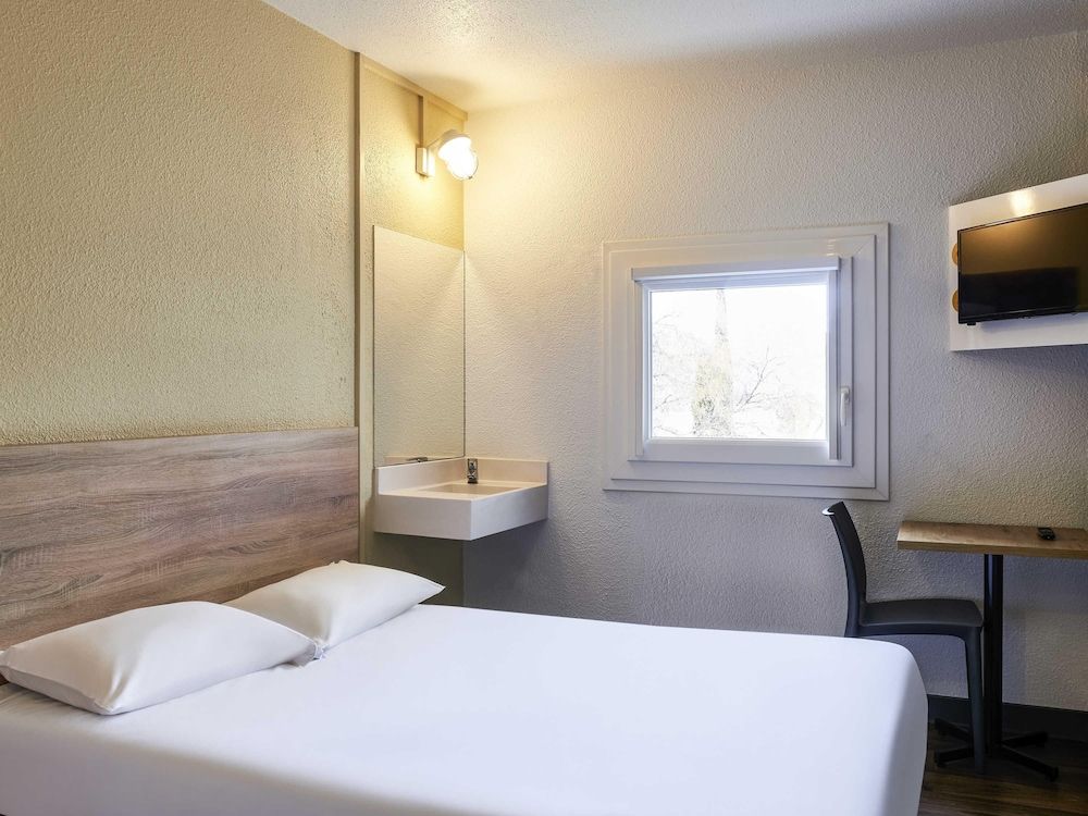 Room (Tandem)