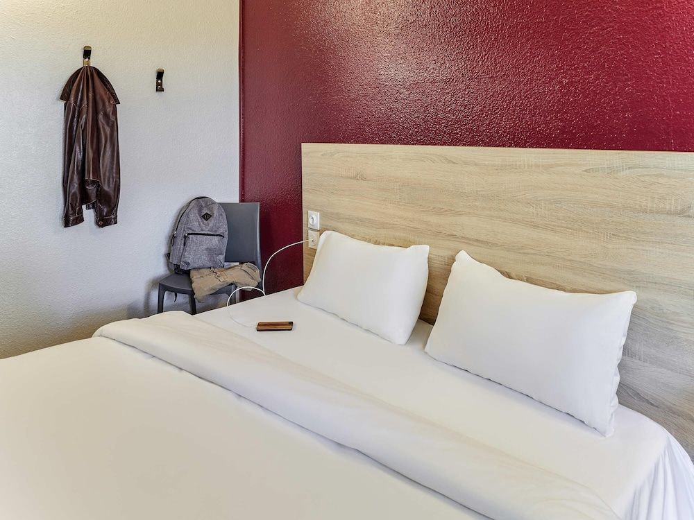 Room (Tandem)