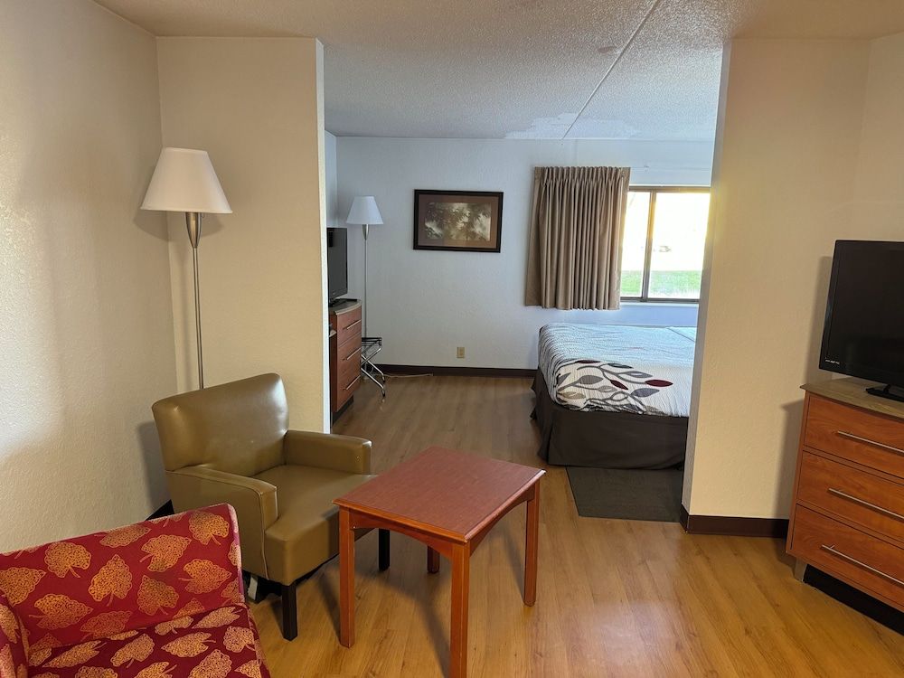 Sycamore Suites Suite, 1 King Bed with Sofa bed, Non Smoking (2 Rooms)