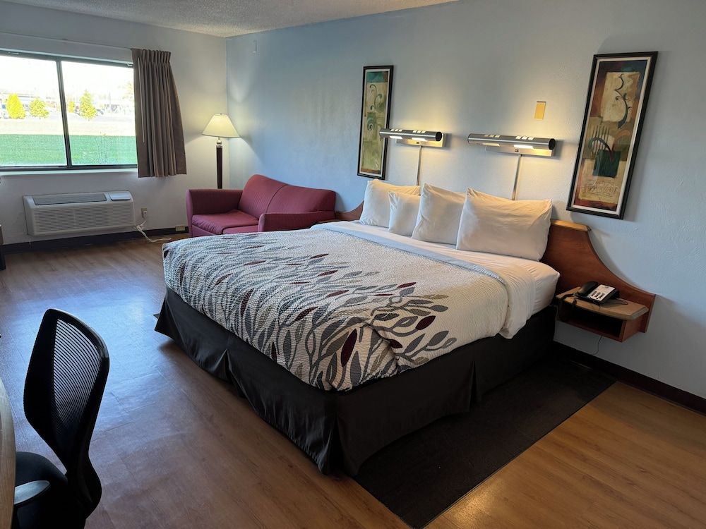Sycamore Suites Suite, 1 King Bed with Sofa bed, Non Smoking (2 Rooms) 5
