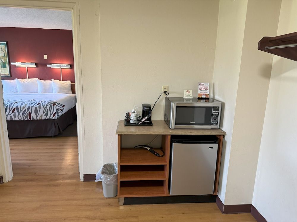 Sycamore Suites Suite, 1 King Bed with Sofa bed, Non Smoking (2 Rooms) 6