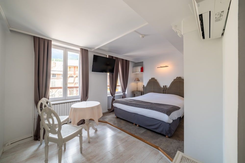 Logis Hôtel de la Mairie Superior Room 2