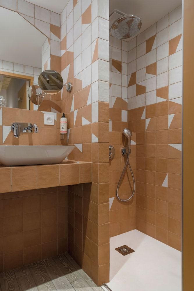 Académie Hôtel Lyon Family Suite, 1 King Bed with Sofa bed, 2 Bathrooms 5