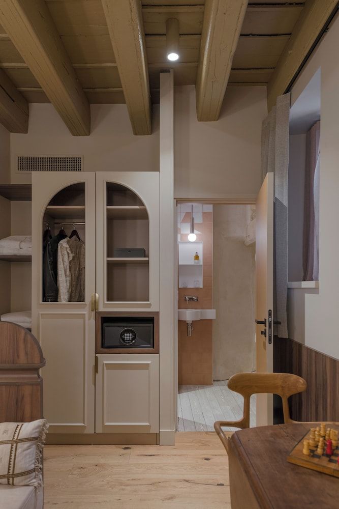 Académie Hôtel Lyon Family Suite, 1 King Bed with Sofa bed, 2 Bathrooms 3