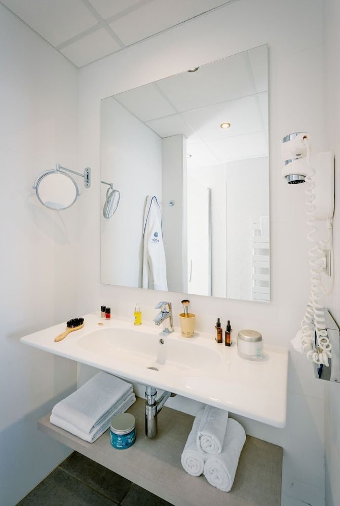 Hôtel Valdys Thalasso & Spa - la Baie Comfort Double Room, Sea View 3