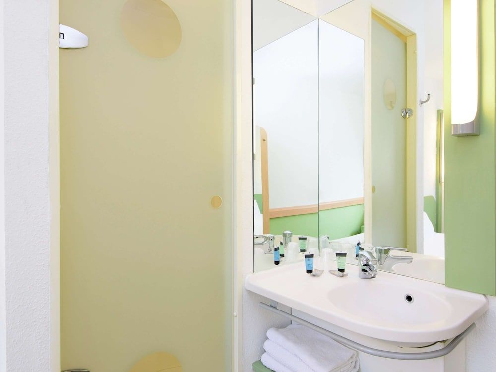 ibis budget Lyon Gerland Triple Room, Multiple Beds 5