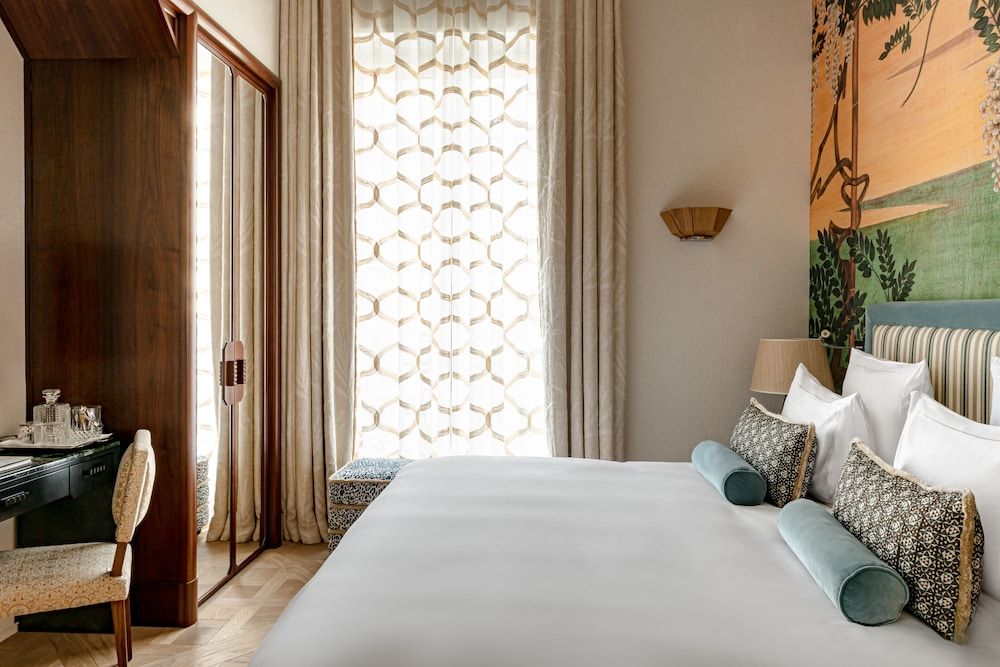 Saint James Paris - Relais & Chateaux Room (Boudoir) 2