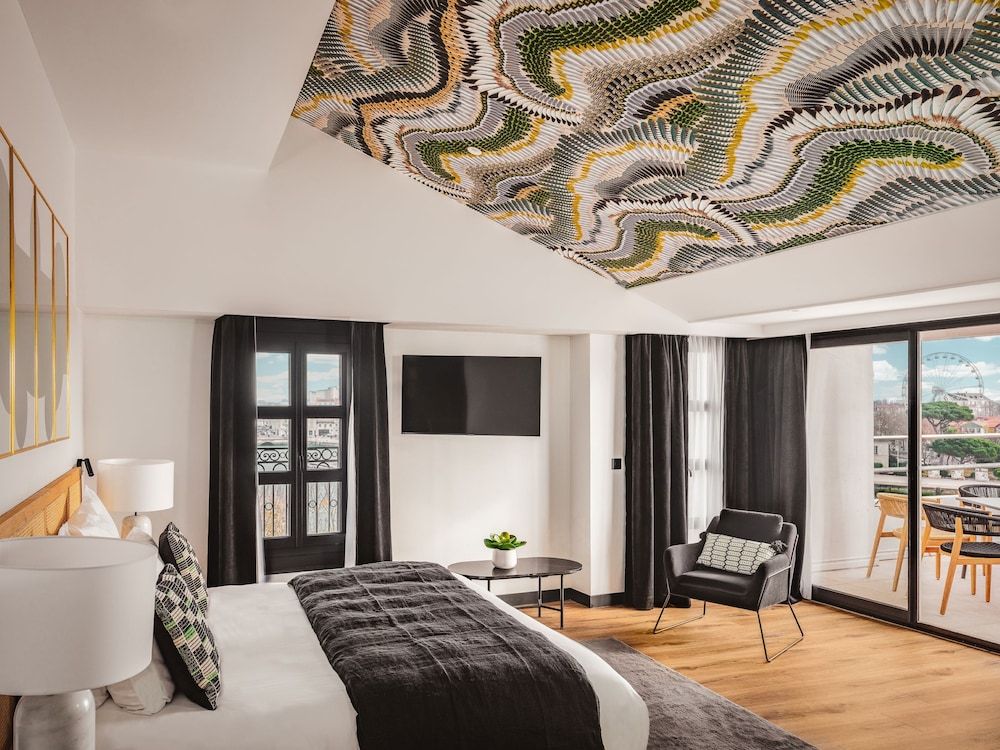 Junior Suite, terrace, Port view