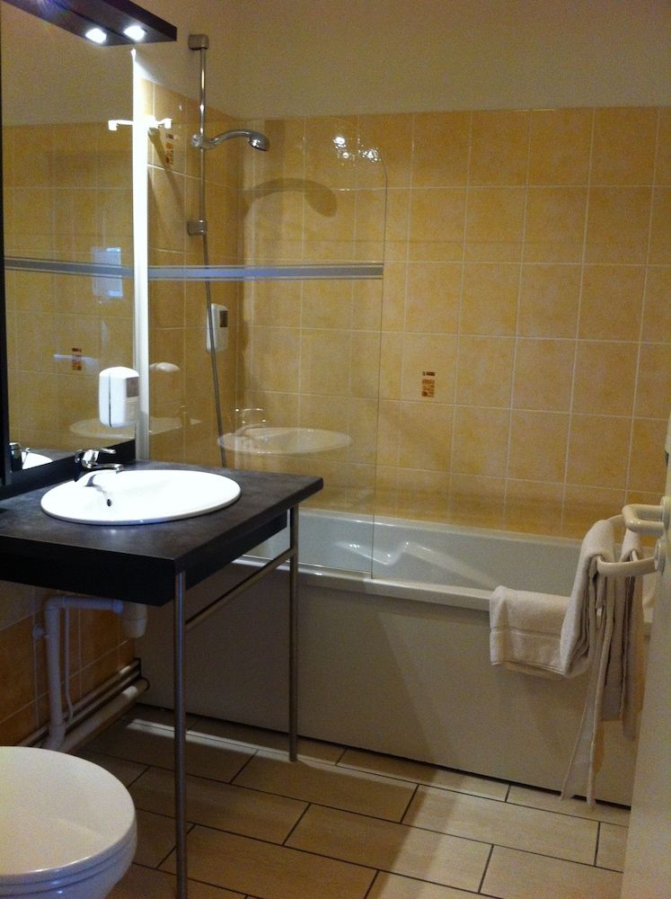 Hotel L'Océane Angers Parc Expo Family Room 4