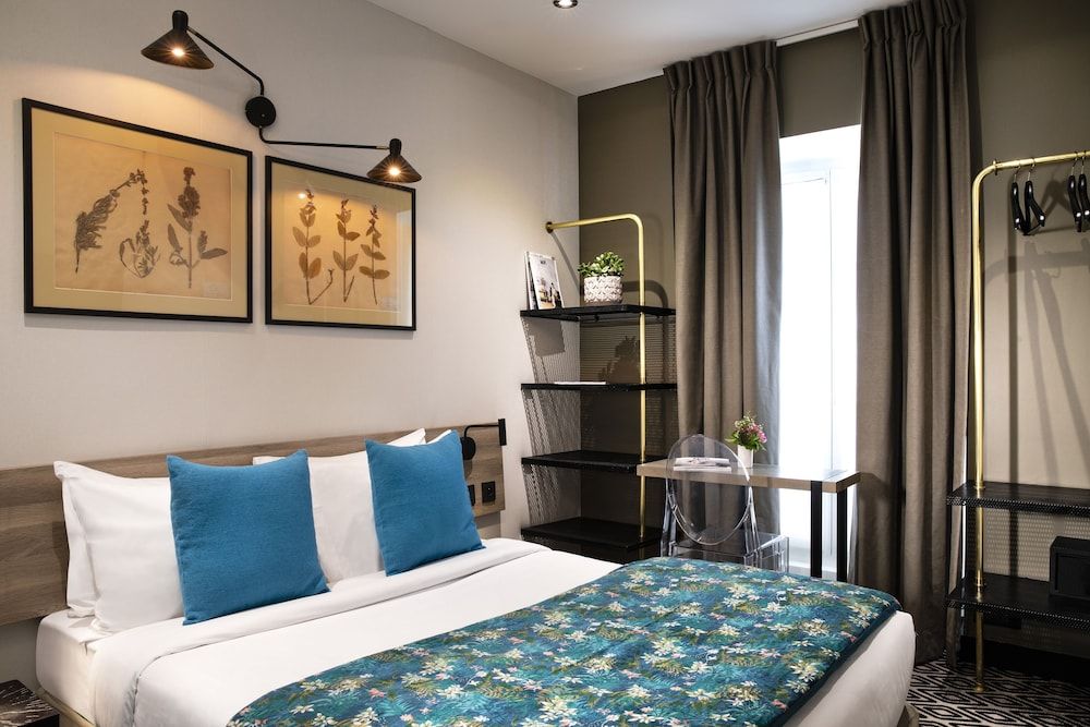 undefined Maxim Quartier Latin 2