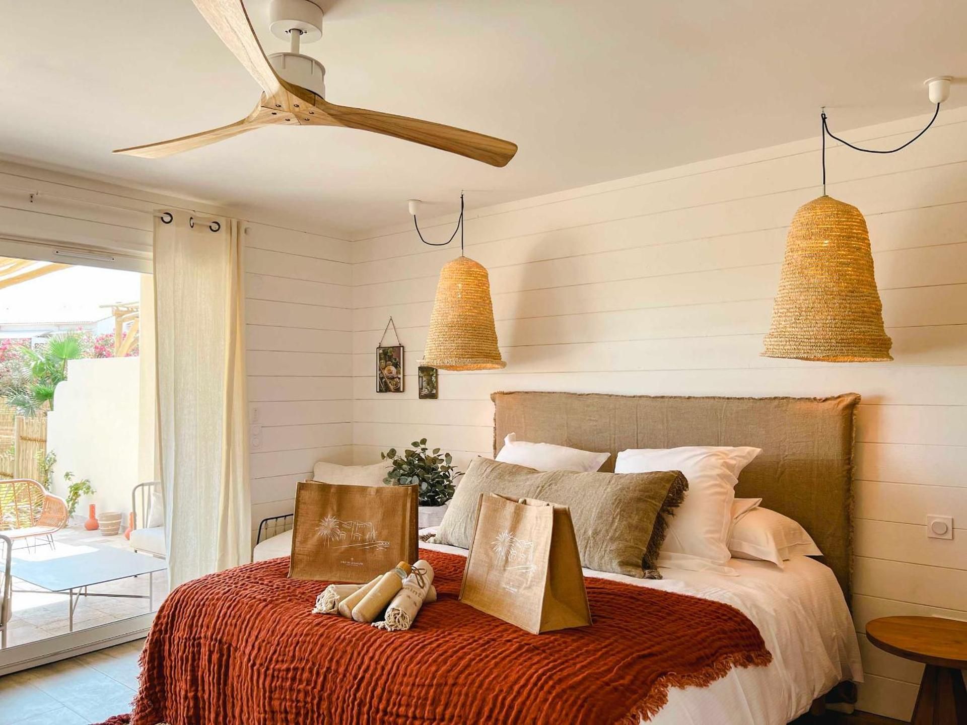 Les jardins de la presqu’île with private jacuzzi and Wellness Access