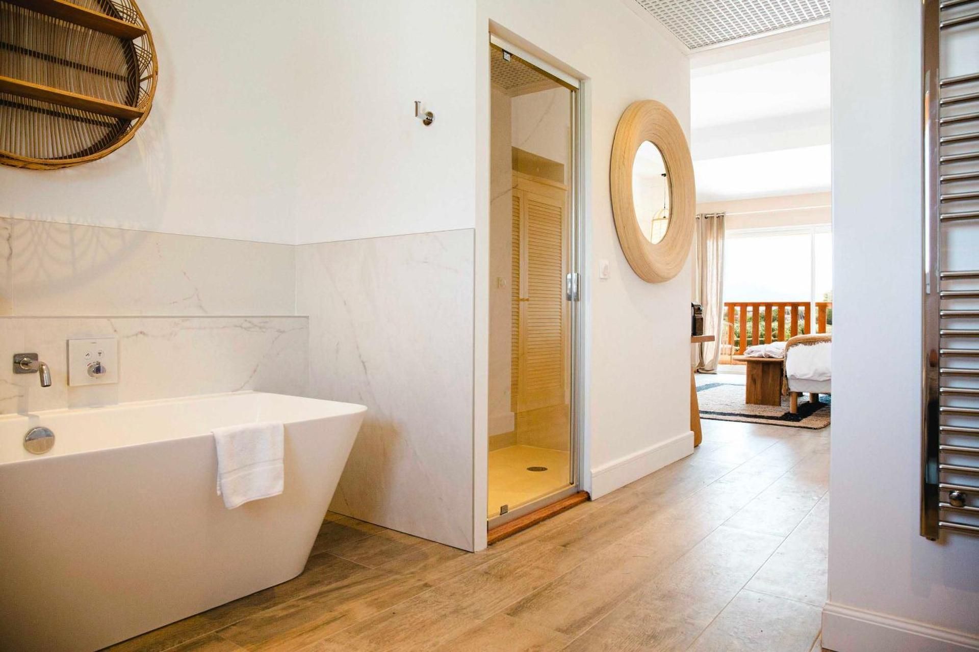 The terraces of the peninsula with private jacuzzi and Wellness Access
