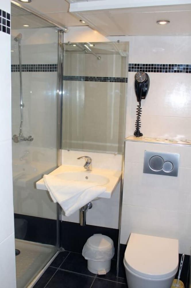 undefined Absolute Hotel Paris République 9