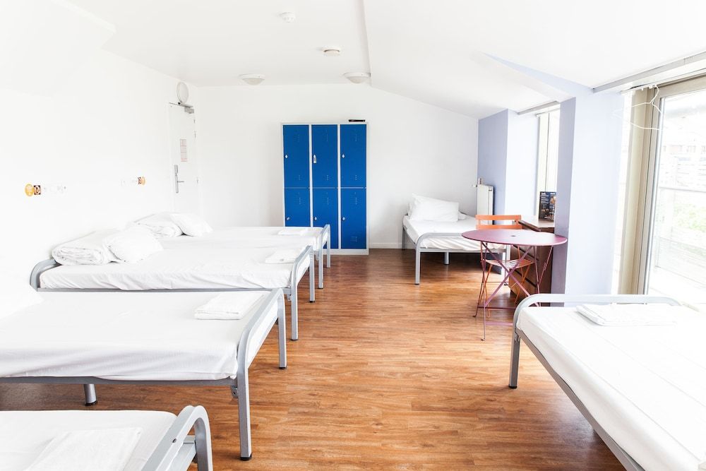 Private 6-Bed Room with Private Bathroom