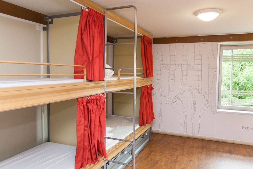 8 Bed Private Room