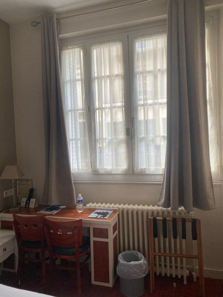 Hôtel-Restaurant Le Monarque Economy Room 6