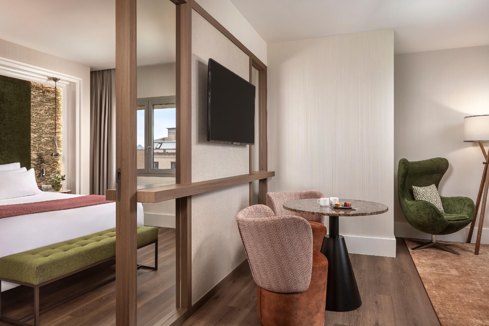 Suite with Terrace (2 Adults + 1 Child)