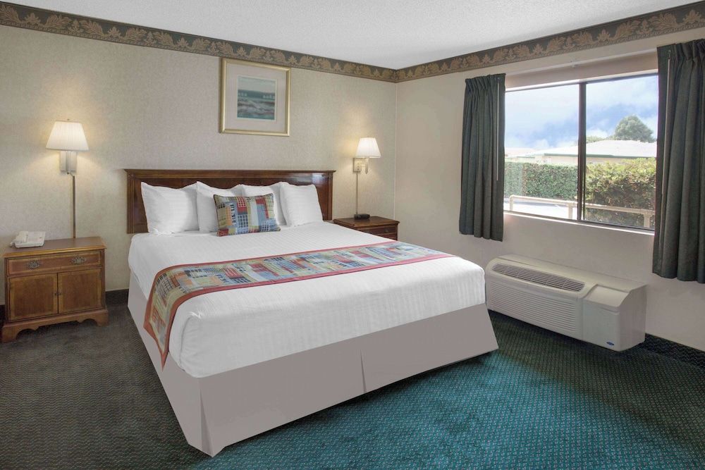 Suite, 1 King Bed, Non Smoking