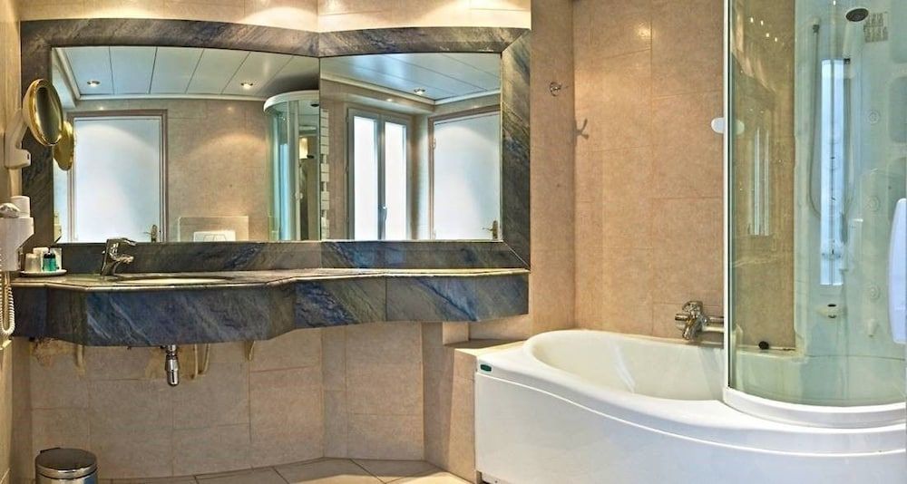 Hôtel du Midi Paris Montparnasse Superior Double Room 16