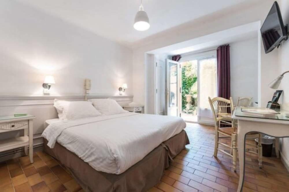 Ruc Hôtel Cannes Superior Double or Twin Room 3