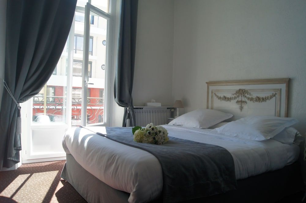 undefined Ruc Hôtel Cannes 2