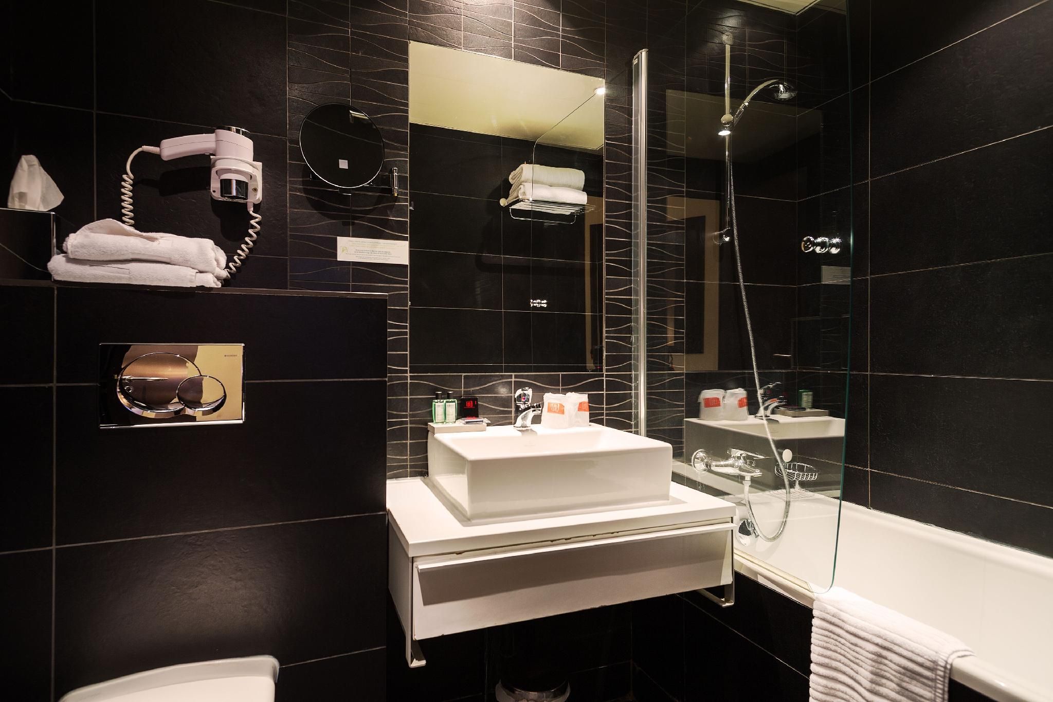 Hotel Arc Elysees Twin Room 5