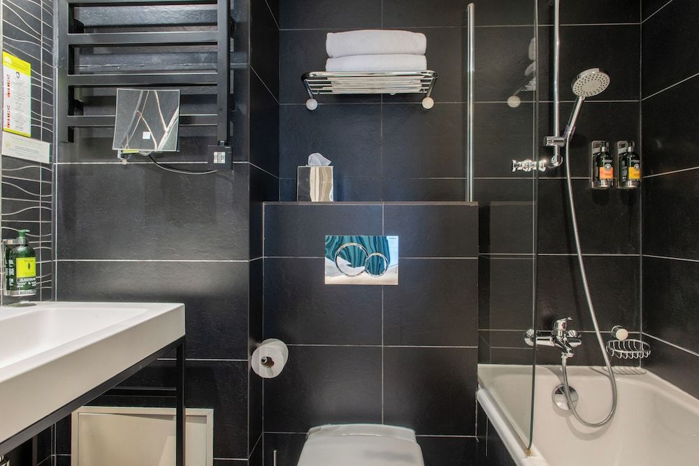 Hotel Arc Elysees Twin Room 4