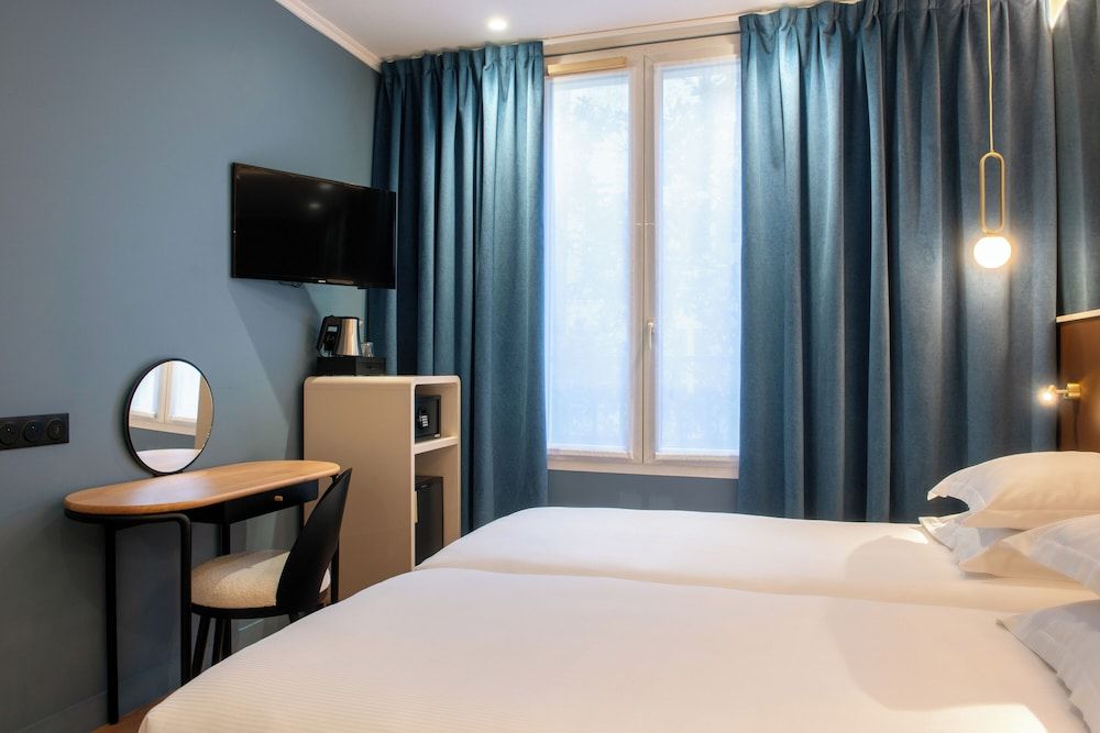 Hotel Arc Elysees Twin Room 2