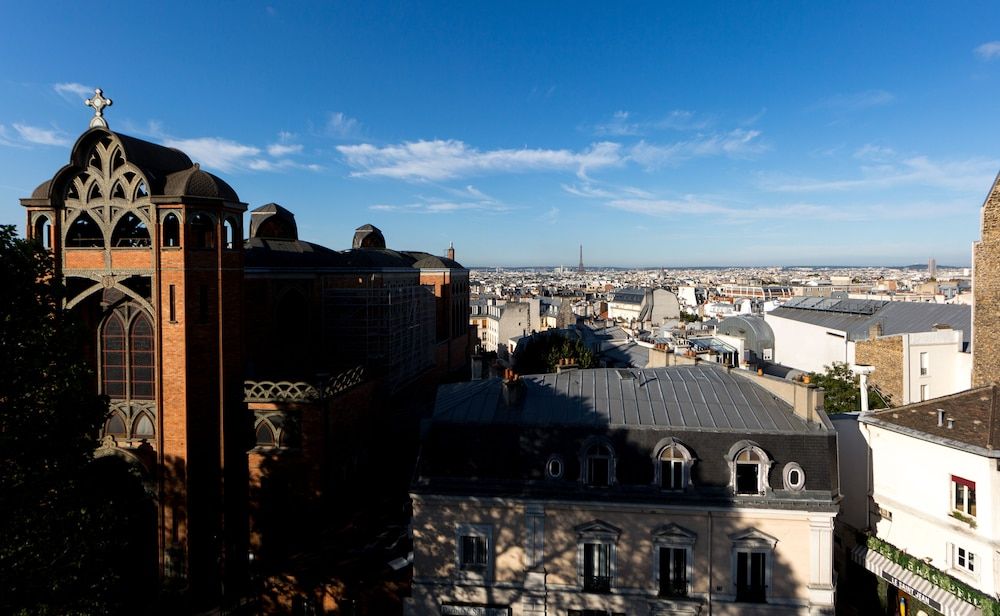 Hotel Regyn's Montmartre Deluxe Double, View of Eiffel Tower or Sacré Coeur 2