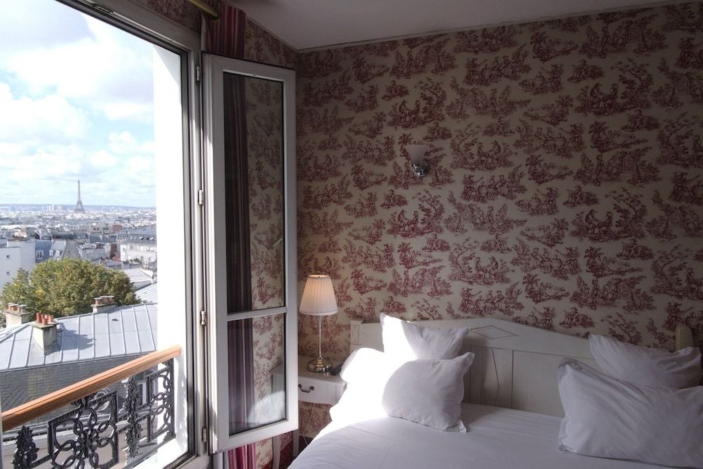 Hotel Regyn's Montmartre Deluxe Double, View of Eiffel Tower or Sacré Coeur 5