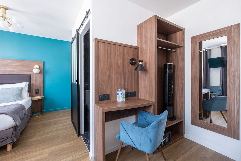 The Originals Boutique, Hôtel Le Marignan,Le Havre Centre Gare Comfort Triple Room, Non Smoking, City View 12