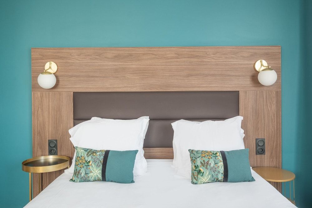 The Originals Boutique, Hôtel Le Marignan,Le Havre Centre Gare Comfort Triple Room, Non Smoking, City View 3