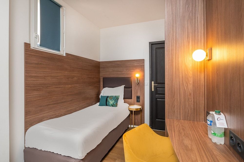 The Originals Boutique, Hôtel Le Marignan,Le Havre Centre Gare Comfort Triple Room, Non Smoking, City View 6