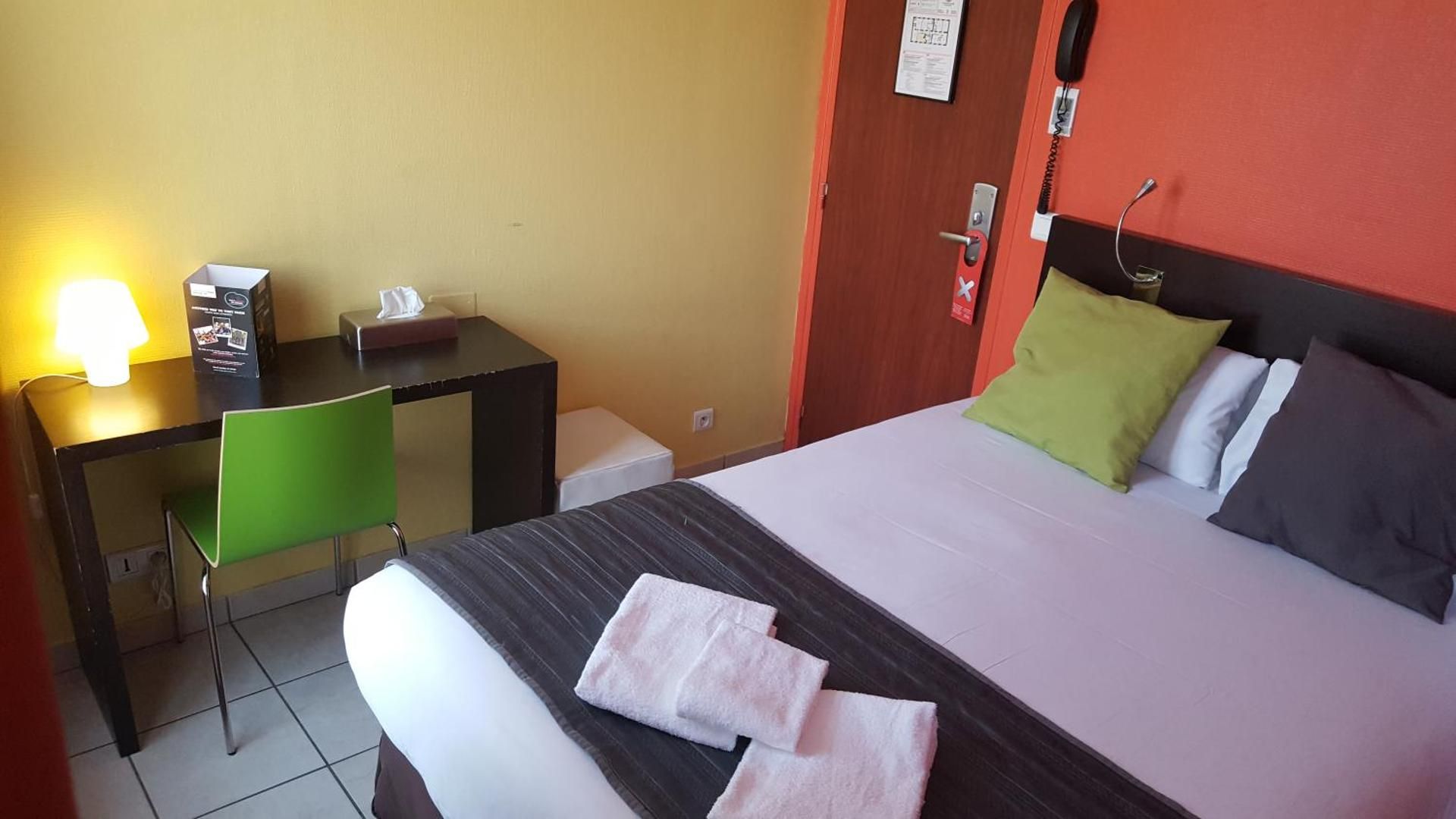 undefined Le Montclair Montmartre by River - Hostel 5