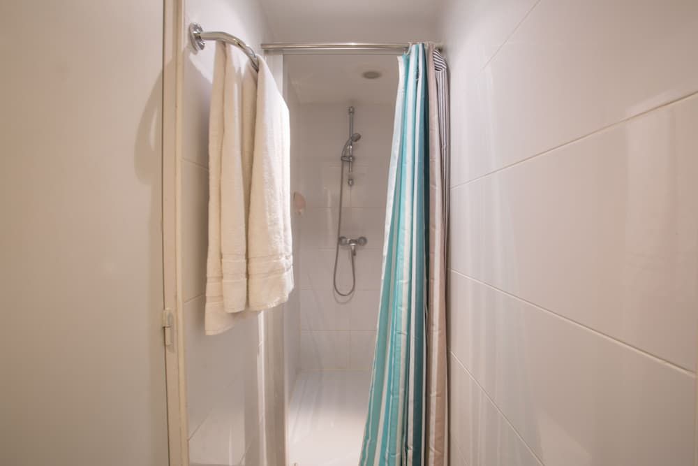 Hotel Savoy Quadruple Room 8