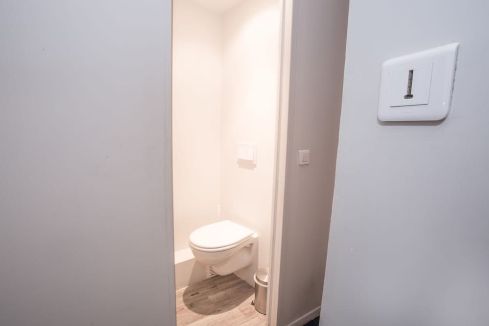 Hotel Savoy Twin Room 6