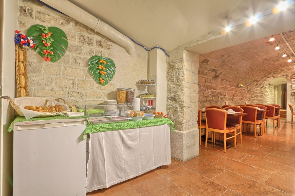 undefined 121 Paris Hotel 3