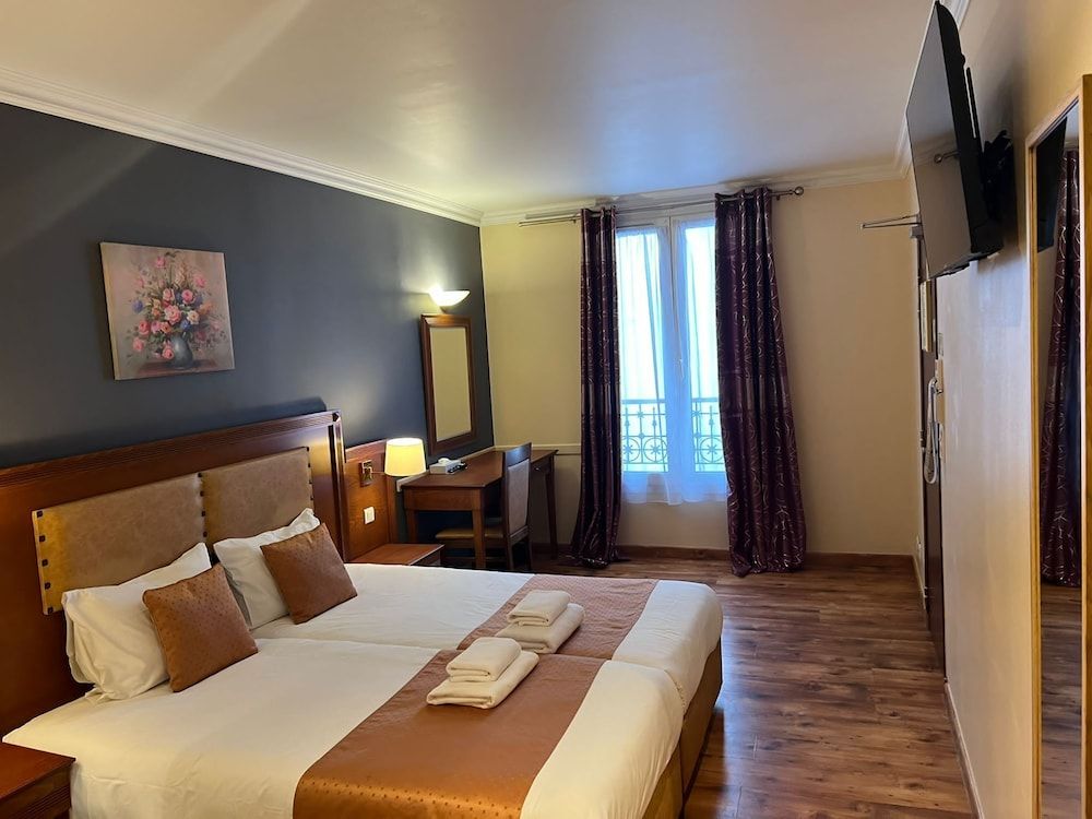 undefined 121 Paris Hotel 5