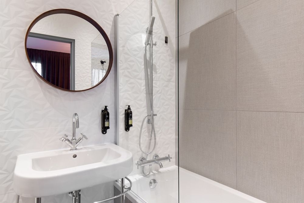 Hôtel Montmorency Deluxe Room 24