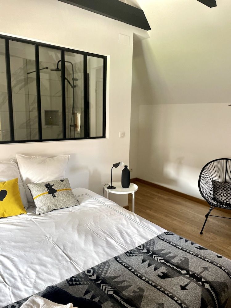 Double Room, Private Bathroom, Pool View (ZEN)